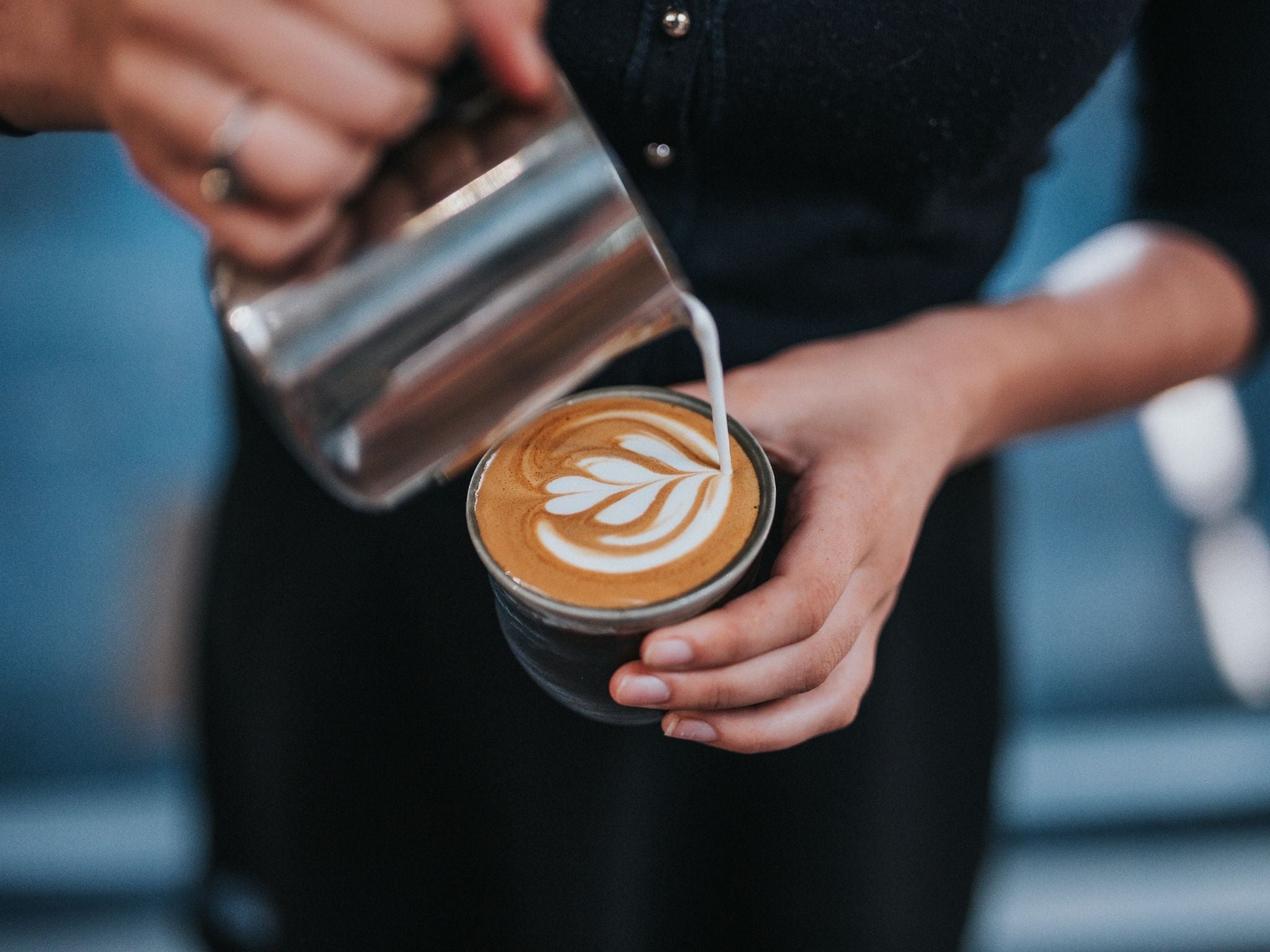 Pouring tulip latte art into cup