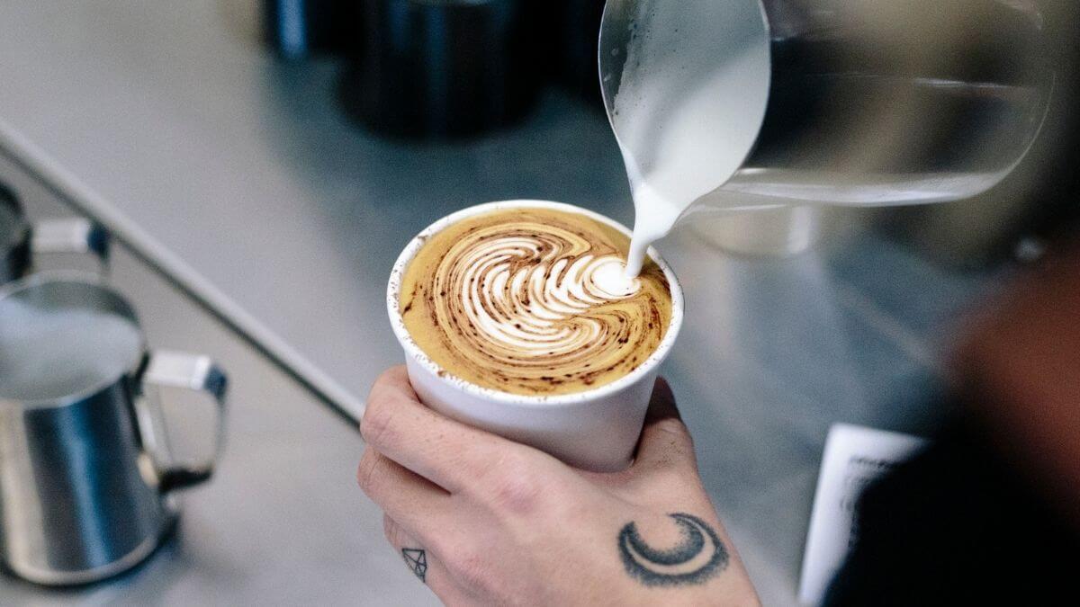 Latte art pour in cup for guest